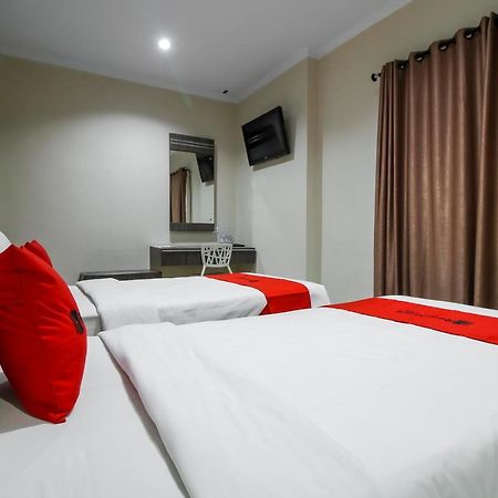 Reddoorz Plus Syariah @ Jalan Sriwijaya Медан Екстер'єр фото