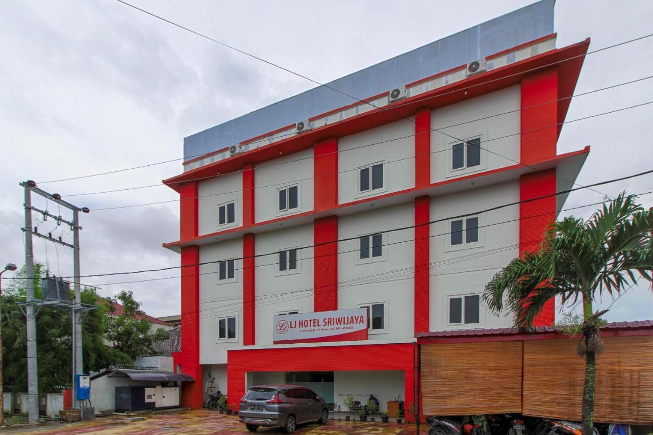 Reddoorz Plus Syariah @ Jalan Sriwijaya Медан Екстер'єр фото