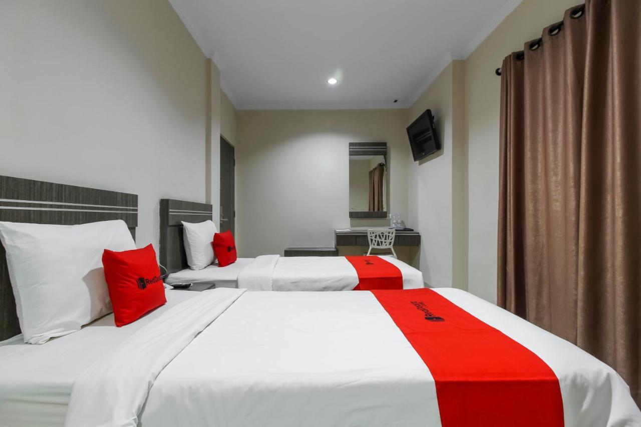 Reddoorz Plus Syariah @ Jalan Sriwijaya Медан Екстер'єр фото