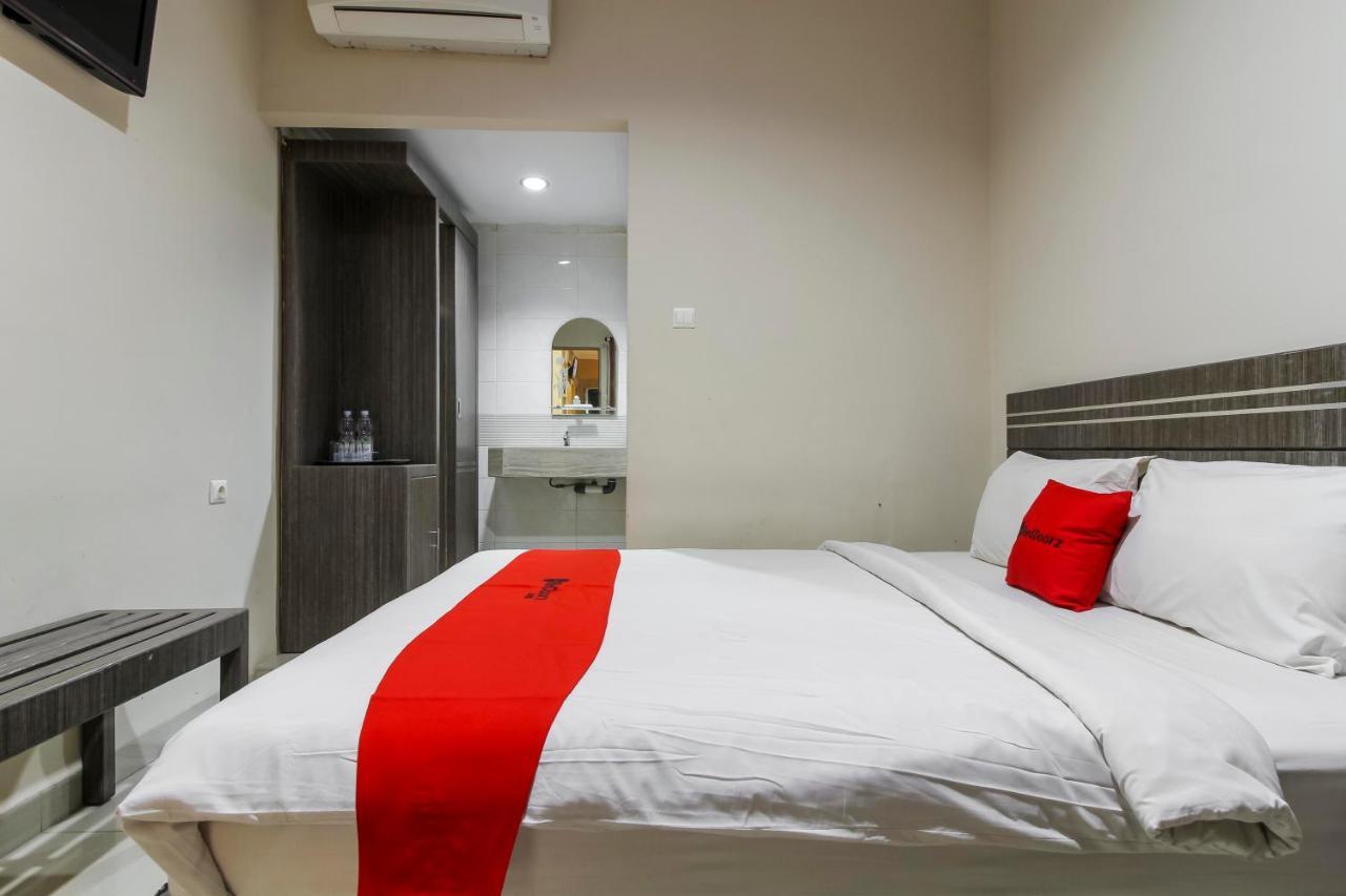 Reddoorz Plus Syariah @ Jalan Sriwijaya Медан Екстер'єр фото