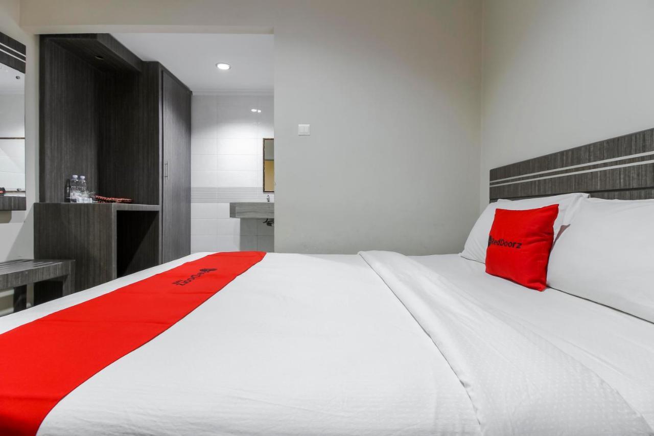 Reddoorz Plus Syariah @ Jalan Sriwijaya Медан Екстер'єр фото