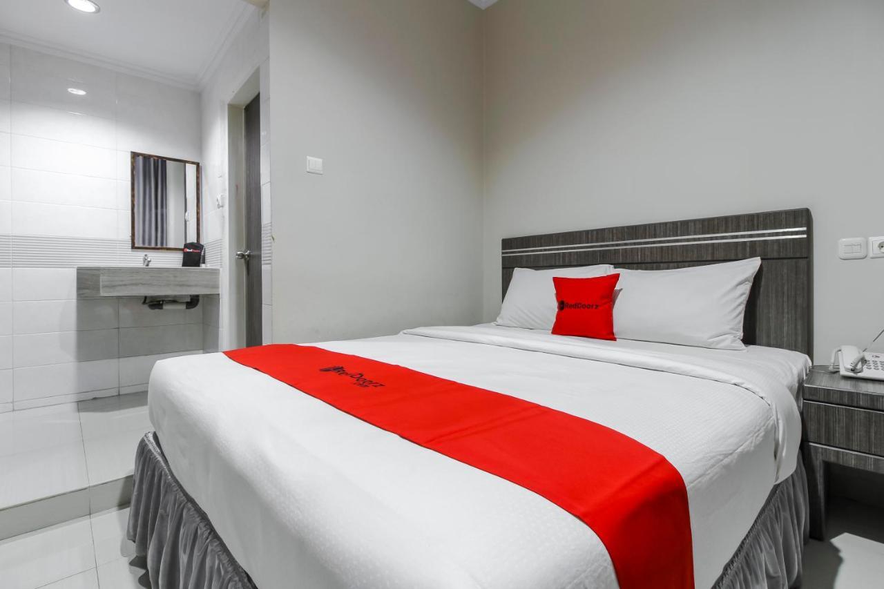 Reddoorz Plus Syariah @ Jalan Sriwijaya Медан Екстер'єр фото