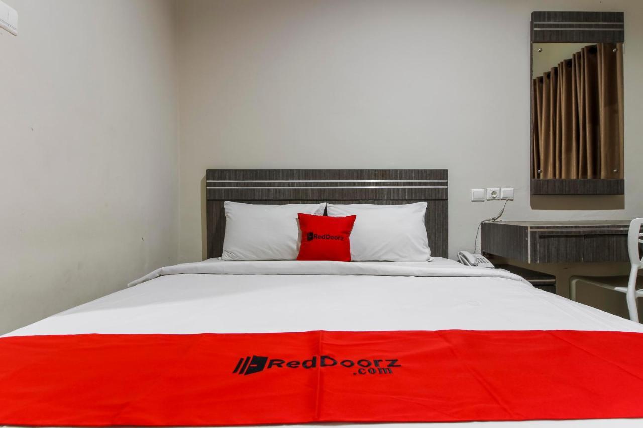 Reddoorz Plus Syariah @ Jalan Sriwijaya Медан Екстер'єр фото