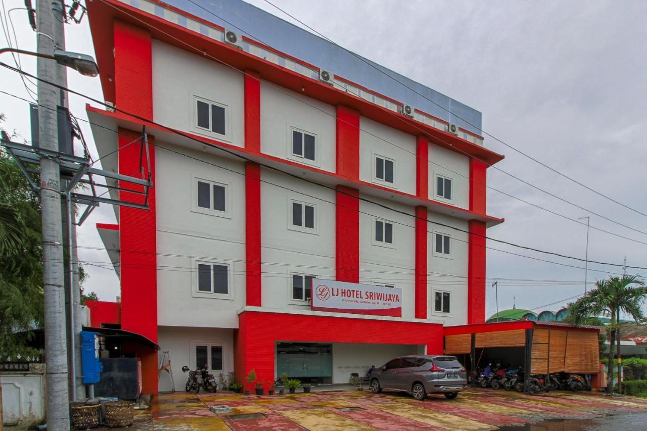 Reddoorz Plus Syariah @ Jalan Sriwijaya Медан Екстер'єр фото