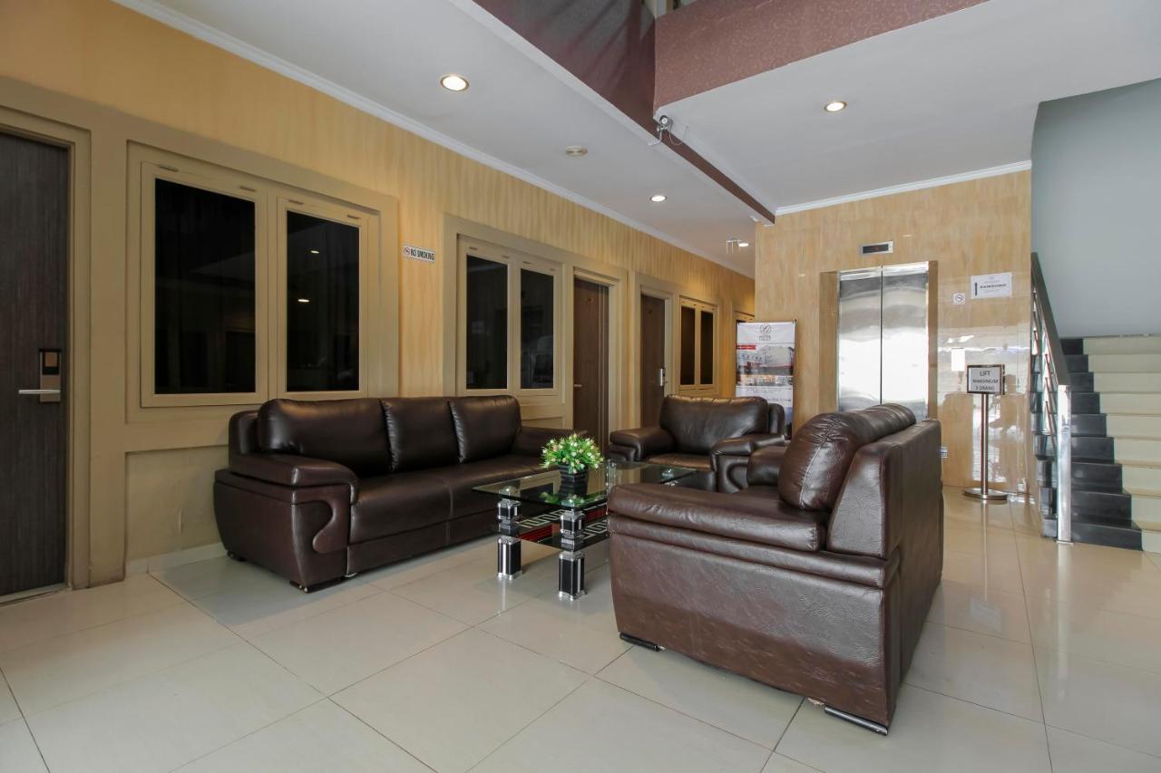 Reddoorz Plus Syariah @ Jalan Sriwijaya Медан Екстер'єр фото