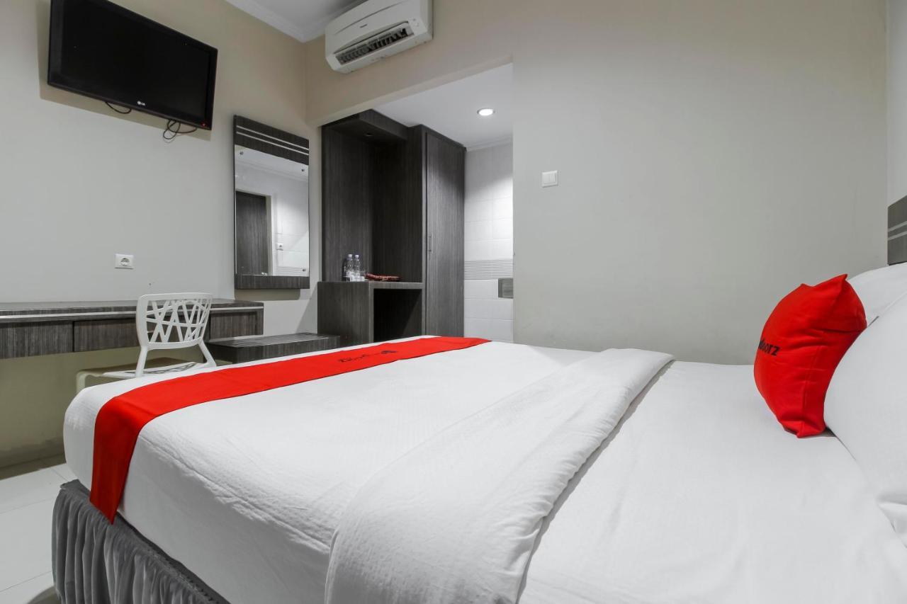 Reddoorz Plus Syariah @ Jalan Sriwijaya Медан Екстер'єр фото