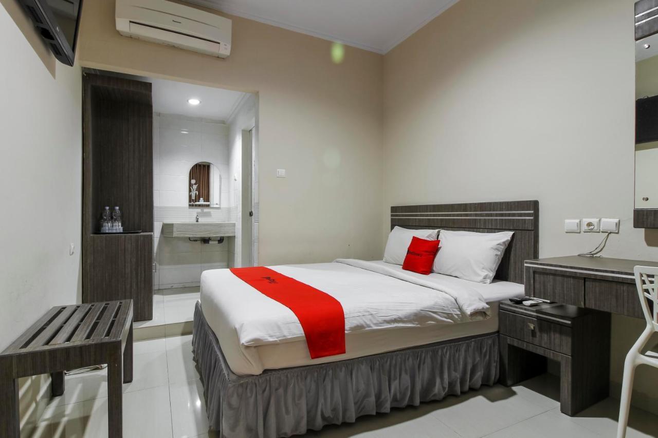 Reddoorz Plus Syariah @ Jalan Sriwijaya Медан Екстер'єр фото