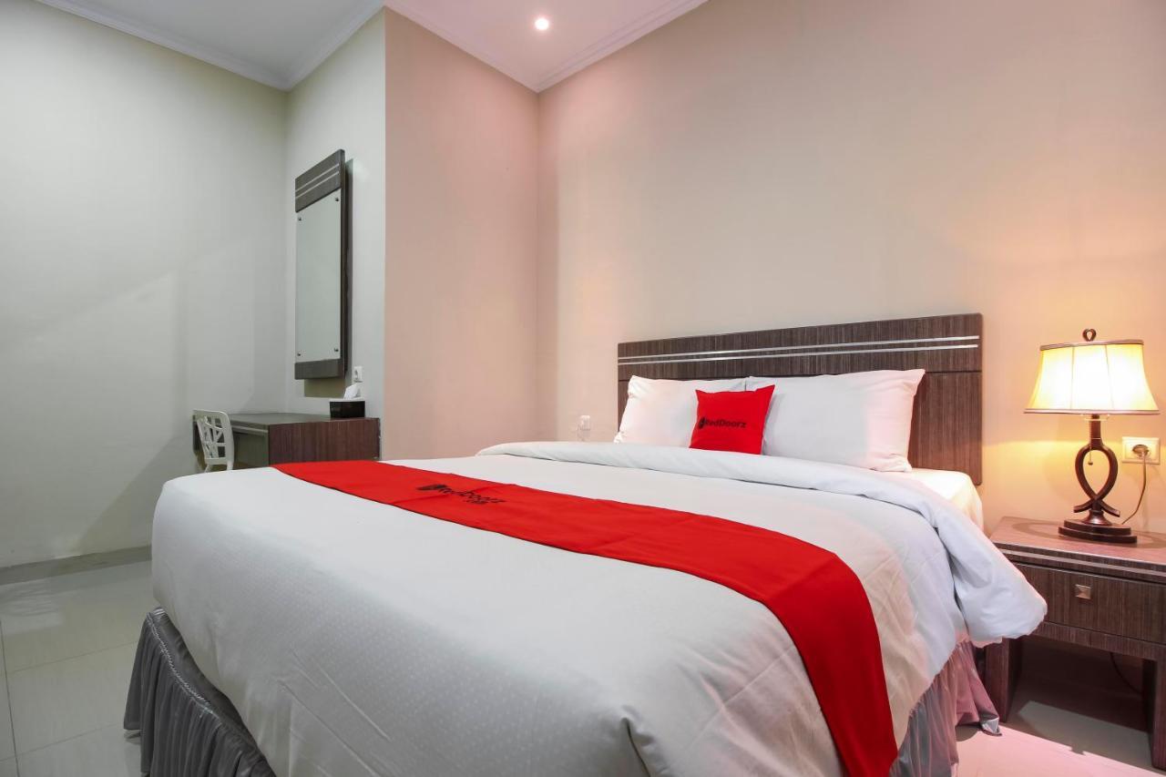 Reddoorz Plus Syariah @ Jalan Sriwijaya Медан Екстер'єр фото