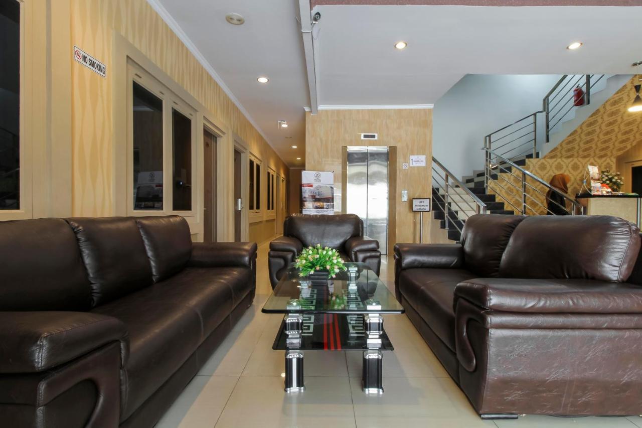 Reddoorz Plus Syariah @ Jalan Sriwijaya Медан Екстер'єр фото