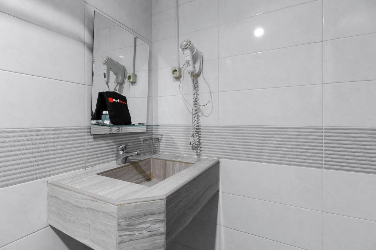 Reddoorz Plus Syariah @ Jalan Sriwijaya Медан Екстер'єр фото